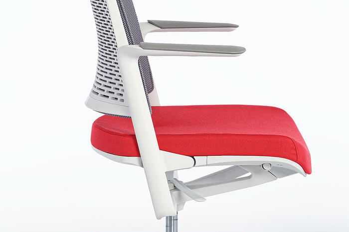 Eine stufenlose und synchrone Bewegung von Sitz und Rückenlehne für ein angenehmes Sitzen