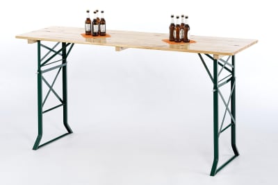 Der Tisch kann über eine Erhöhung als Stehtisch gestellt werden