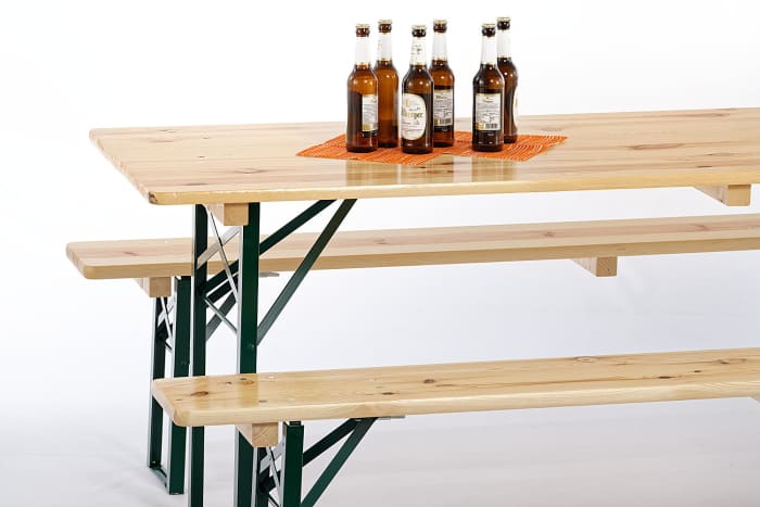 Schnell und einfach können die Biertische gestellt werden
