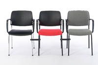 Die Stühle der Madrid Serie können miteinander kombiniert in Reihen gestellt werden
