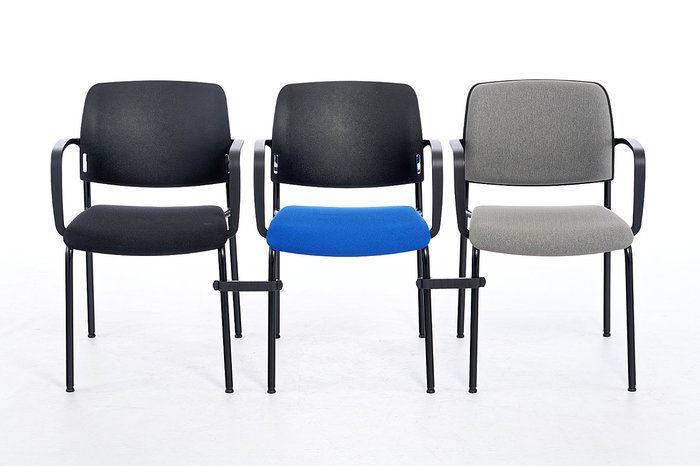 Feste Stuhlreihen können mit Verbindern gestellt werden