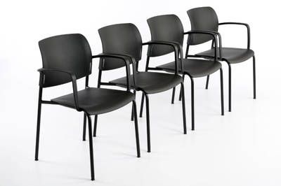 Der pflegeleichte Stuhl eignet sich gut für Wartezimmer und Wartebereiche