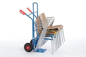 Mit der Stuhlkarre können die Mailand AL einfach transportiert werden Mit der Stuhlkarre können die Mailand AL einfach transportiert werden