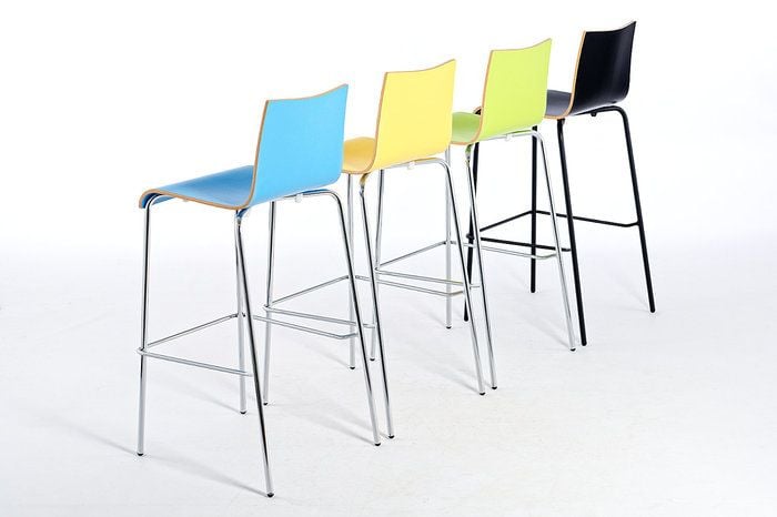 Auch unterschiedlich gefärbte Stühle können zusammen gestellt werden