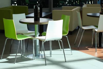 Unsere Schalenstühle Mailand können überall gestellt werden