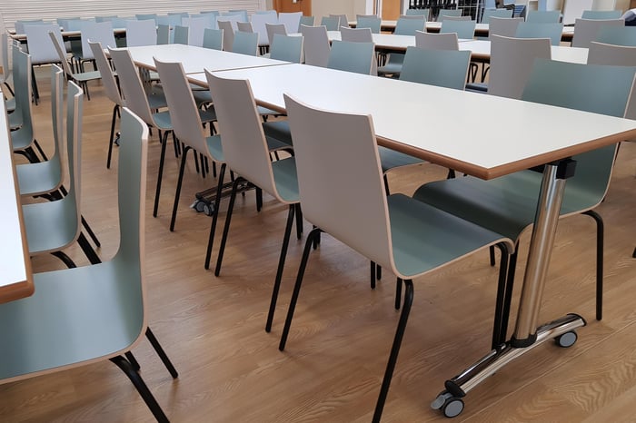 Unsere Mailand Schalenstühle sind farblich vielfältig gestaltbar