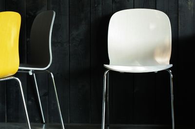 Die Stühle Malaga besitzen ein hochwertiges und durch modernste 5-Achsen-CNC-Technologie geformtes Gestell