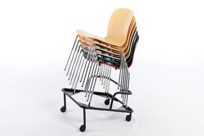 Mit dem Transportrahmen kann der Stuhl gelagert und transportiert werden