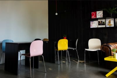 Ob im Wartezimmer, als Besucherstuhl oder in einem Cafe, Ihre Gäste werden bequem sitzen