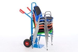 Auch eine Stuhlkarre ermöglicht einen schnellen Stuhltransport Auch eine Stuhlkarre ermöglicht einen schnellen Stuhltransport