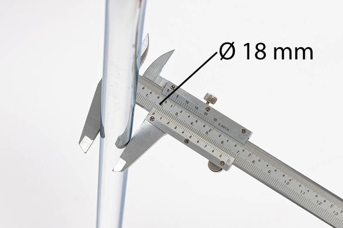 Unsere sitzgepolsterten Armlehnenstühle Mali AL SP haben ein Gestelldurchmesser von 18 mm