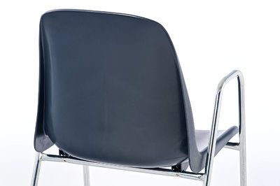 Die gebogenen Kanten der Sitzschale sorgen für verlässliche Stabilität