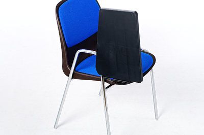 Der Stuhltisch lässt sich auch hochklappen