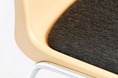 Optisch passen die Polsterbezüge gut zur Sitzschale
