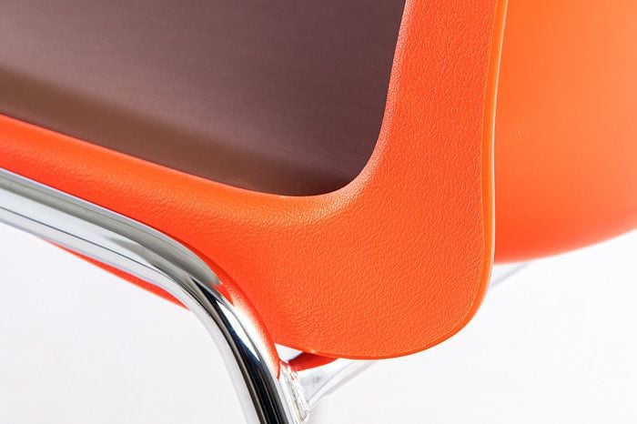Die speziell geformten Kanten der Lehne sorgen für hohe Stabilität