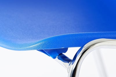 Die Kanten der Sitzschale sind gewölbt und damit verletzungssicher