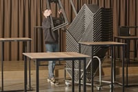 Die Melbourne Barhocker lassen sich einfach stapeln