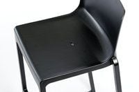 Mit seinen glatten Flächen kann der Stuhl perfekt sauber gehalten werden