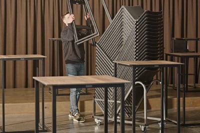 Die Melbourne Barhocker lassen sich einfach stapeln