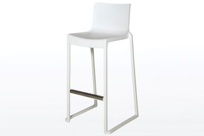 Unsere Barhocker Melbourne im klassischem Design mit Schutzleiste im Fußbereich