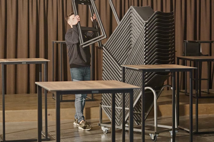 Die Melbourne Barhocker lassen sich einfach stapeln