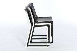 Der Melbourne ist als Stapelstuhl konzipiert