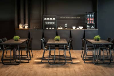 Die Melbourne Stühle geben ein elegantes Bild