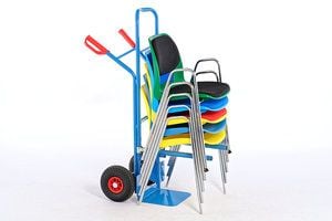 Mittels Transportkarre ist ein schneller Stuhltransport zu bewerkstelligen Mittels Transportkarre ist ein schneller Stuhltransport zu bewerkstelligen