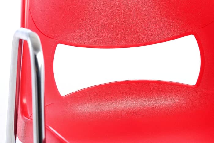 Die geöffnete Rückenlehne ist optisch interessant gestaltet