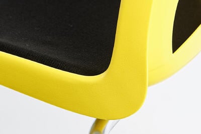 Die umgeformte Außenkante sorgt für Stabilität der Sitzschale