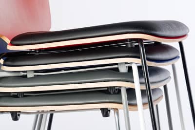 Der Stapelschutz schont die Stühle