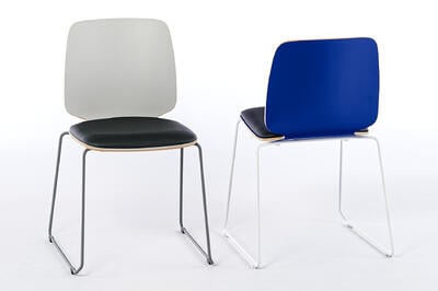 Stabile Kufenstühle mit gepolsterter Holzsitzschale oder Laminatsitzschale