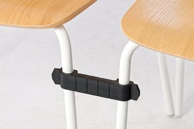 Die Stühle unserer Monaco Modellfamilie können mit Stuhlverbinder miteinander verbunden werden