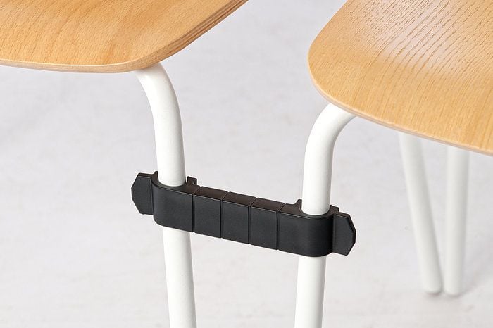 Die Stühle unserer Monaco Modellfamilie können mit Stuhlverbinder miteinander verbunden werden