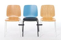 Mit-seperat-erhältlichen-Stuhlverbindern-lassen-sich-feste-Stuhlreihen-bilden