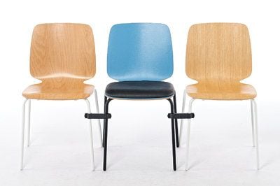 Mit-seperat-erhältlichen-Stuhlverbindern-lassen-sich-feste-Stuhlreihen-bilden