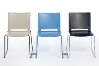 Mit dem optional erhältlichen Stuhlverbinder können feste Stuhlreihen gestellt werden