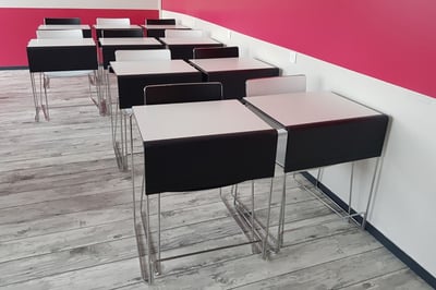 Für Lernbereiche werden unsere Multan Stühle gerne mit den Flensburg Einzeltischen gestellt