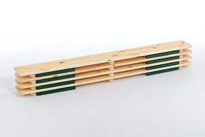 Zusammengeklappt können die Sitzbänke platzsparend gestapelt werden Zusammengeklappt können die Sitzbänke platzsparend gestapelt werden