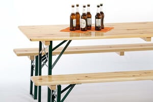Schnell und einfach können die Biertische gestellt werden Schnell und einfach können die Biertische gestellt werden