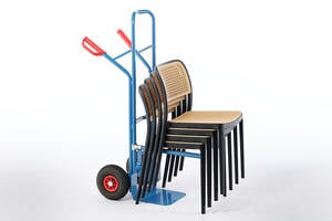 Eine leichte Lagerung und verteilung mithilfe unserer Stuhltransportkarre Eine leichte Lagerung und verteilung mithilfe unserer Stuhltransportkarre