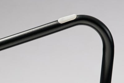 Der Boden wird durch Plastikgleiter vor Kratzern geschützt