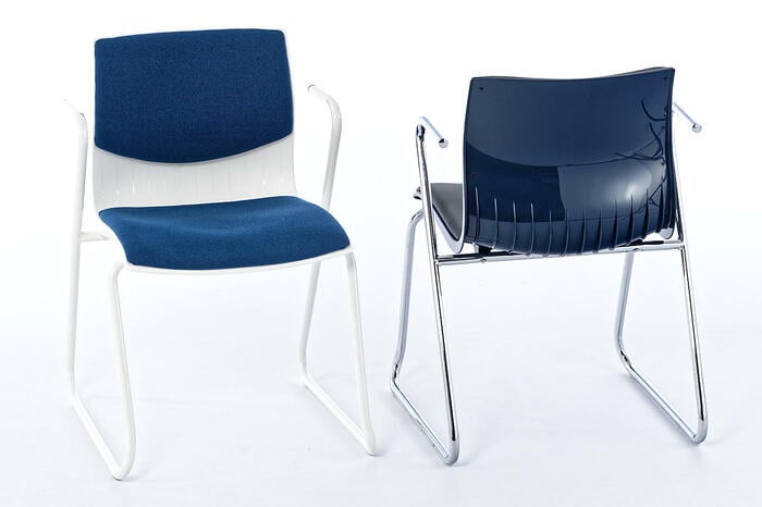 Es lassen sich verschiedene Farben konfigurieren, damit passt der Stuhl zu jedem Raum