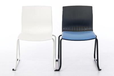 Alle Stühle können auch mit einem Verbinder an den Beiden zu Reihen gemacht werden