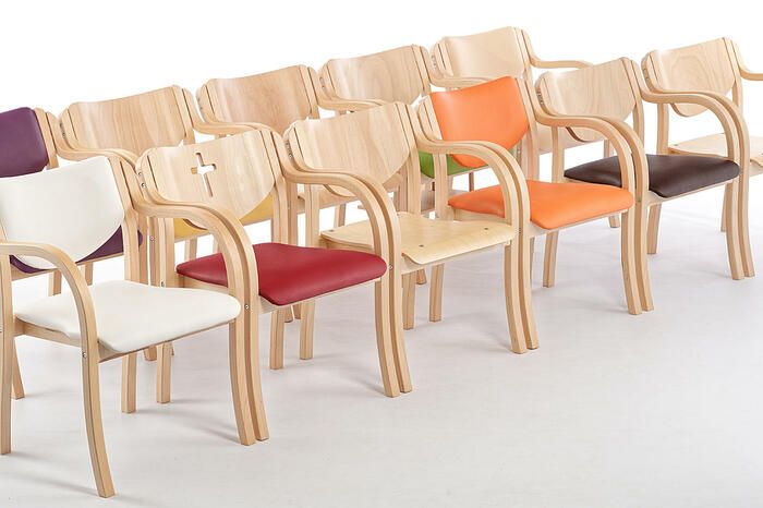 Die Holz Stühle unserer Modellfamilie Orlando AL passen in jede Räumlichkeit