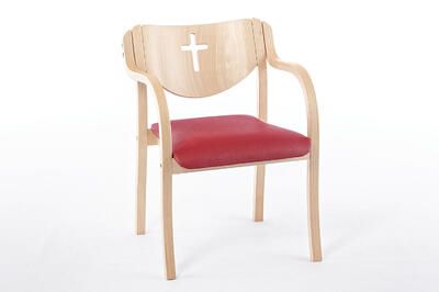 Kirchen und Gemeinden wählen gerne eine Kreuz Ausfräsung in der Rückenlehne