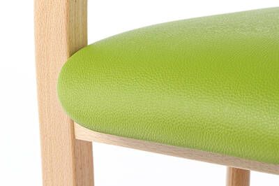 Die Vorderseite der Sitzfläche ist im Kniebereich abgerundet