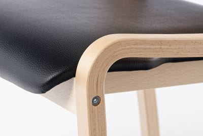 Gestell und Sitzfläche sind einander angepasst