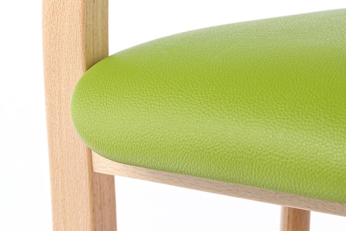 Die Vorderseite der Sitzfläche ist im Kniebereich abgerundet