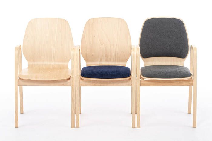 Unsere Holzschalenstühle Oslo AL können kombiniert werden